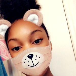 Meet your Posher, Olivia